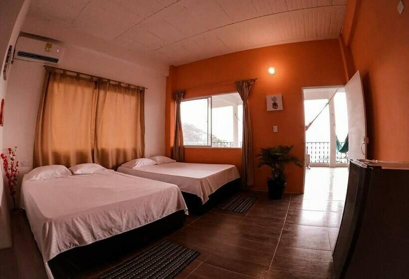 ペンション Tamarindo Beach Hostel