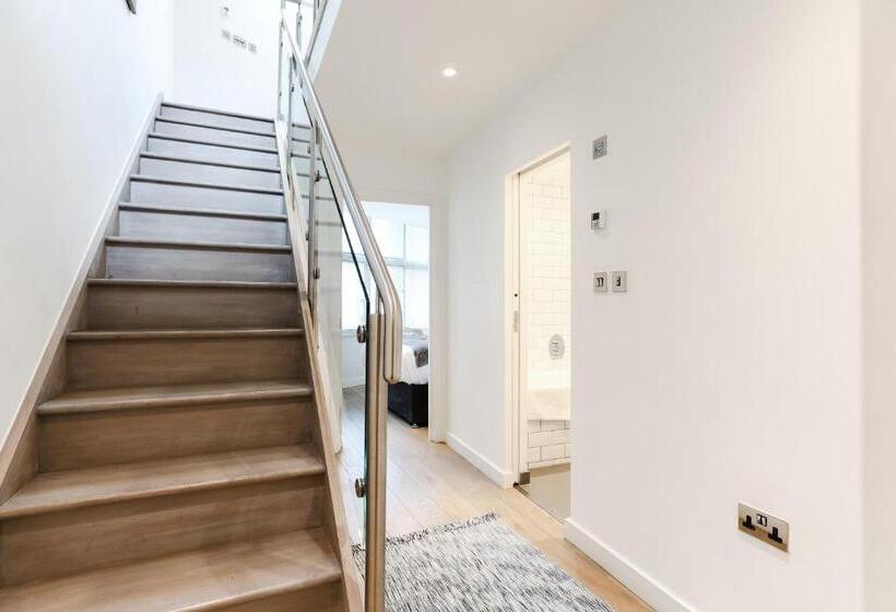 Stayinn Trafalgar Square