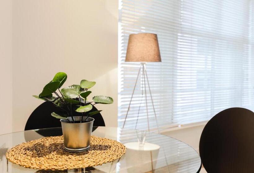 Stayinn Trafalgar Square