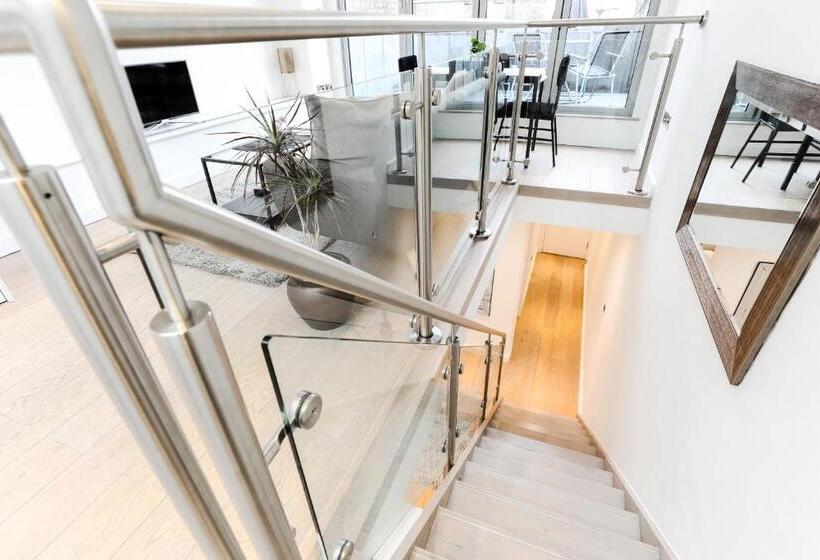 Stayinn Trafalgar Square