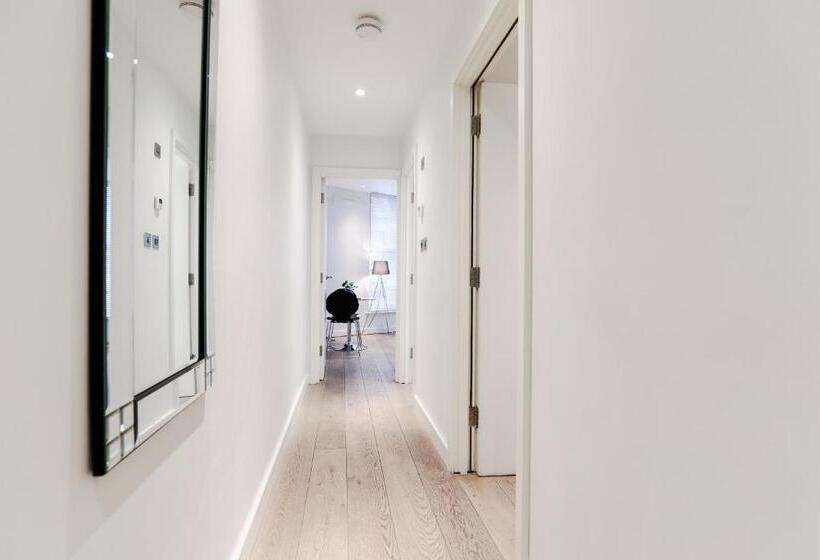 Stayinn Trafalgar Square