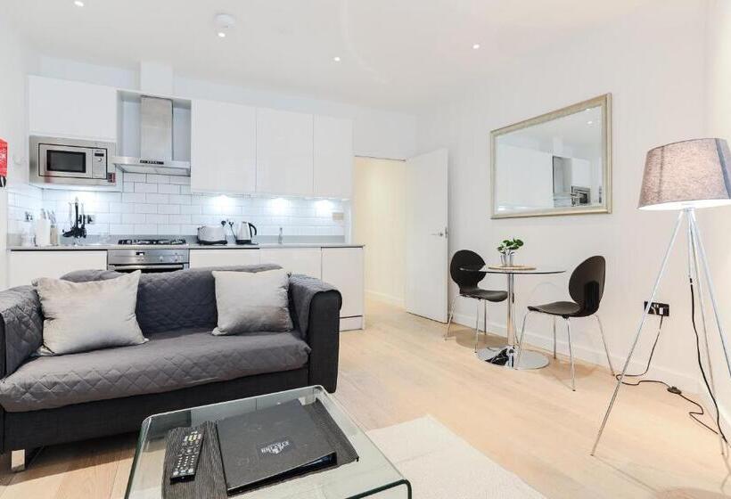 Stayinn Trafalgar Square