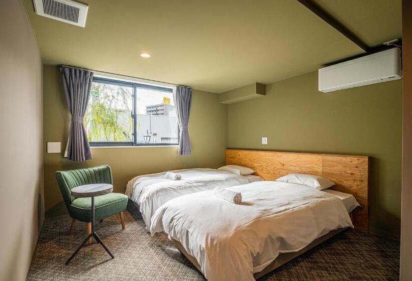 Wise Owl Hostels River Tokyo