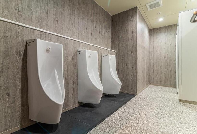 Wise Owl Hostels River Tokyo