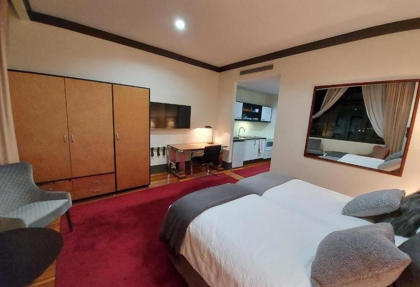 Heritage Apartments Auckland Cbd Rooftop Pool, Spas, Gyms & Saunas