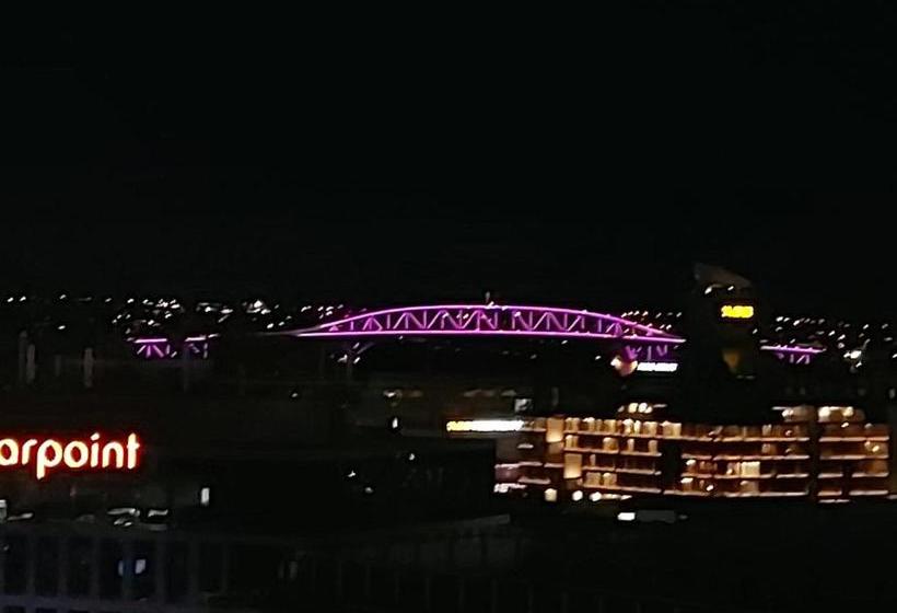 Heritage Apartments   Auckland Cbd   Rooftop Pool, Spas, Gyms & Saunas