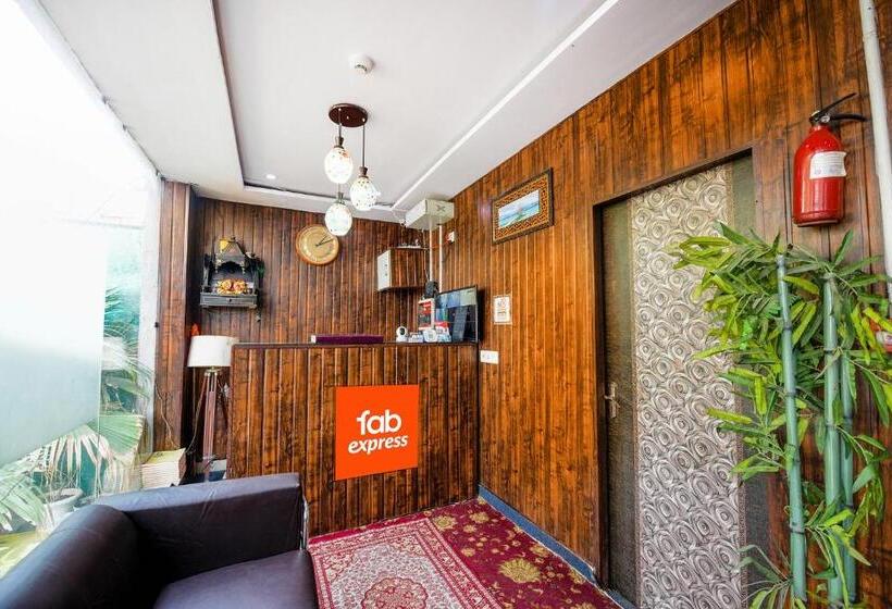 ホテル Fabexpress Golden Stone