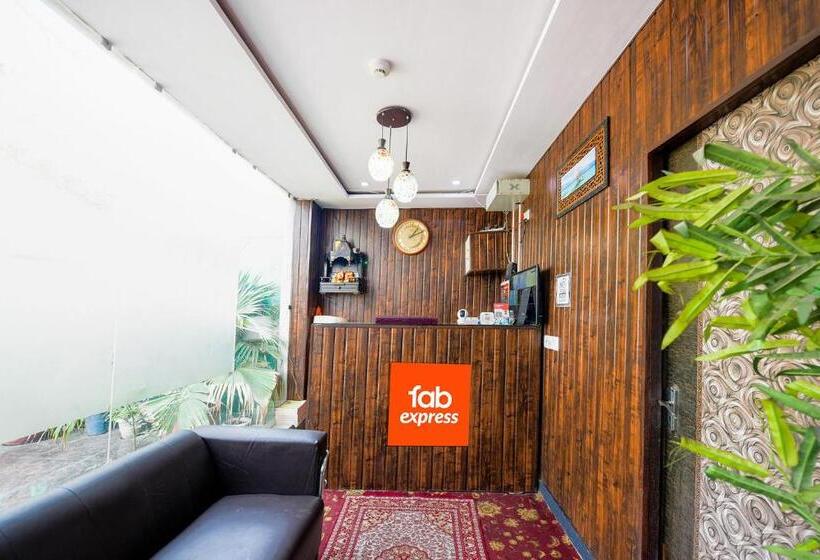 ホテル Fabexpress Golden Stone