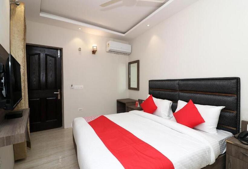 Super Hotel O Chinnamuthu Main Street