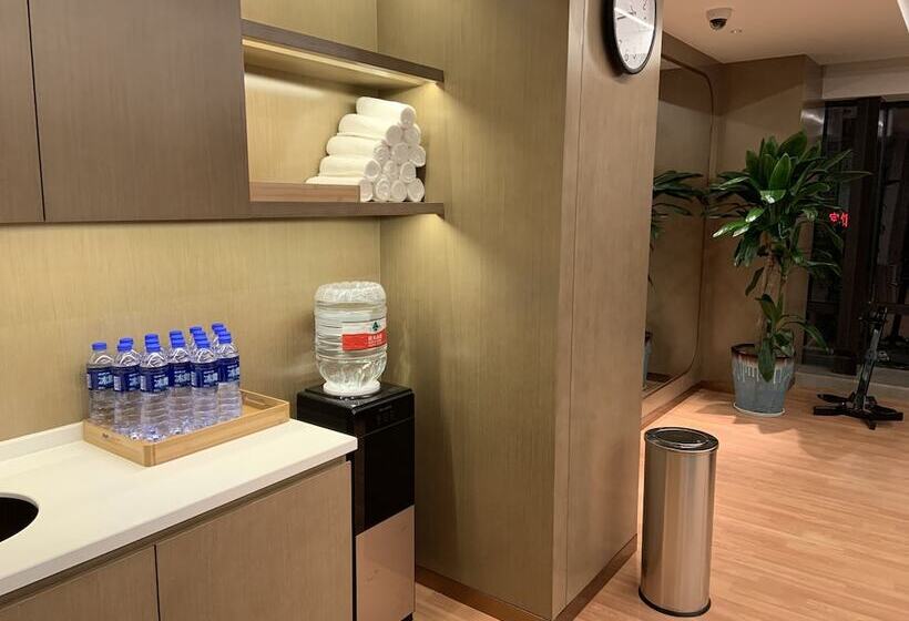 Отель Hilton Garden Inn Changzhou Jintan