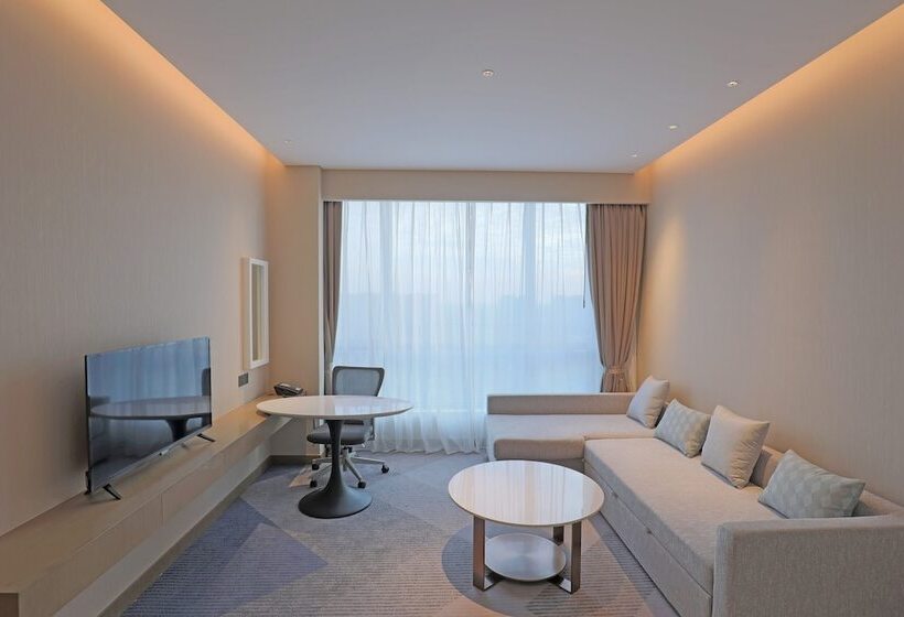 Отель Hilton Garden Inn Changzhou Jintan