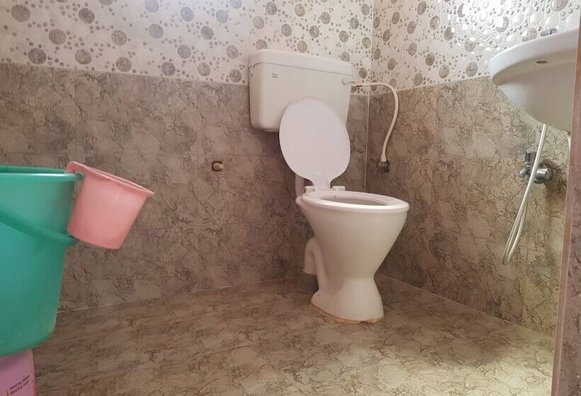 בית מלון כפרי Krishna Tara Comforts