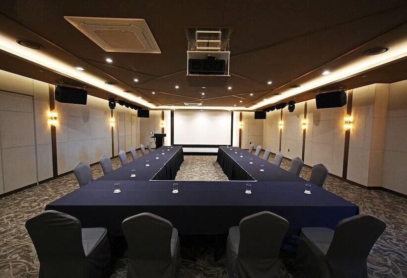 Layers Hotel Busan Hadan