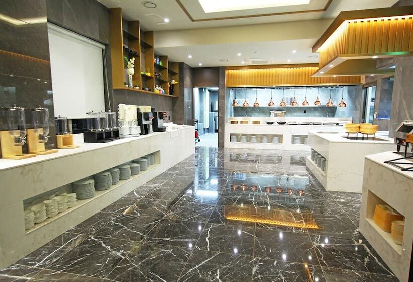 Layers Hotel Busan Hadan