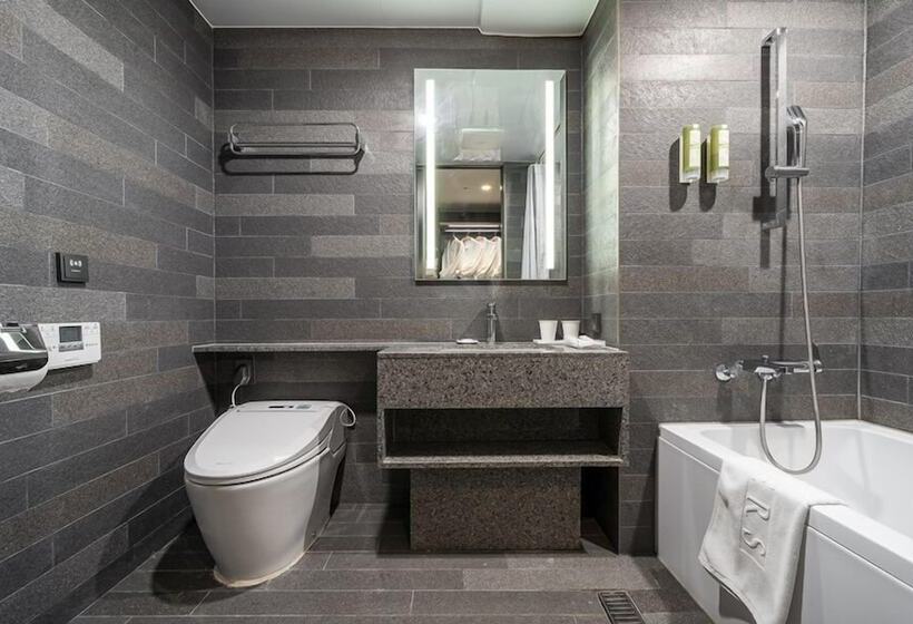 Layers Hotel Busan Hadan