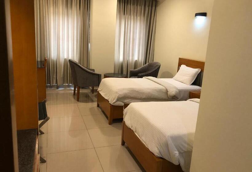 בית מלון כפרי Leela Pavilion