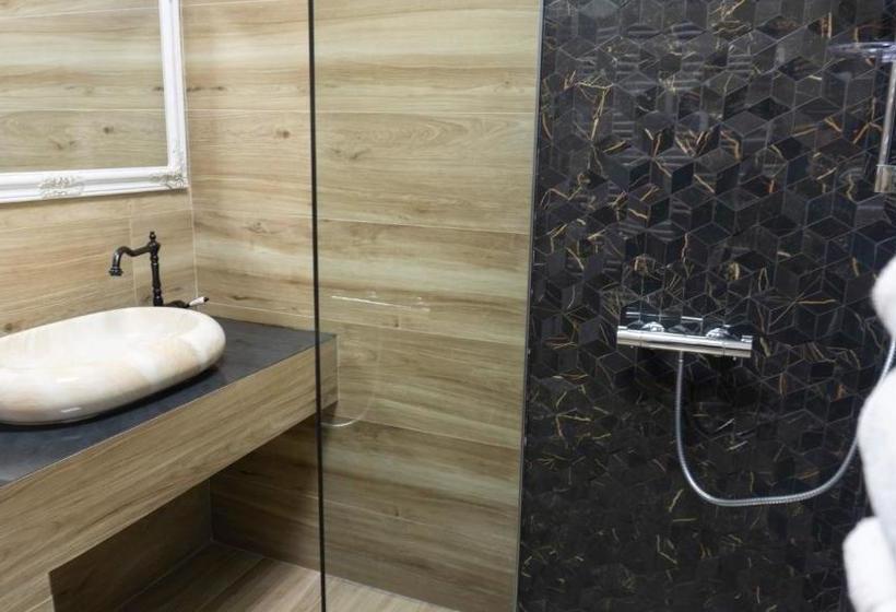 هتل M Rooms