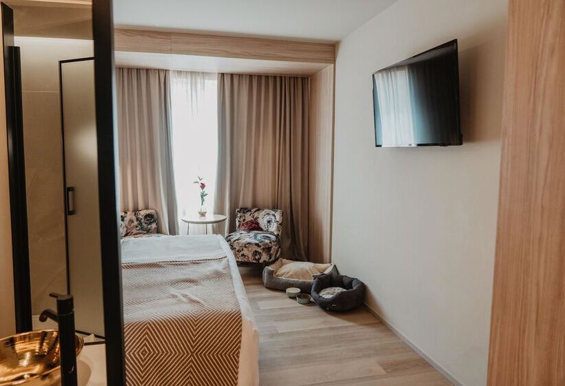 هتل Nivia Born Boutique