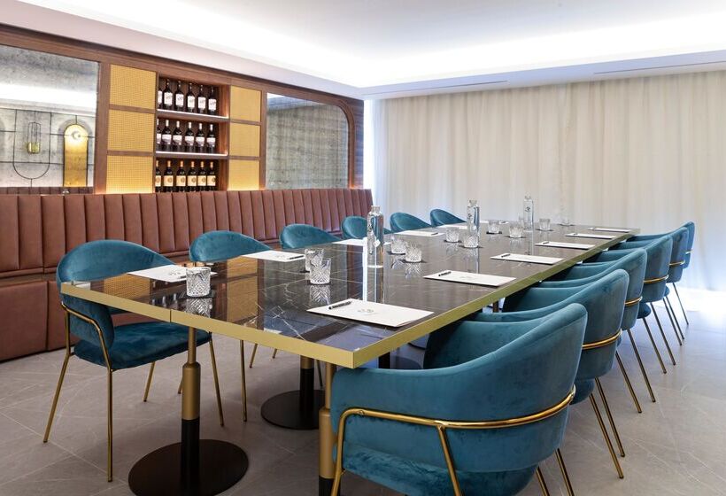 هتل Nivia Born Boutique