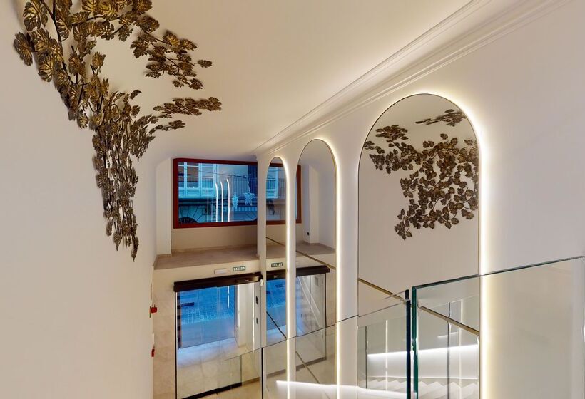 هتل Nivia Born Boutique