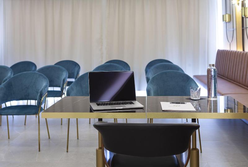 هتل Nivia Born Boutique