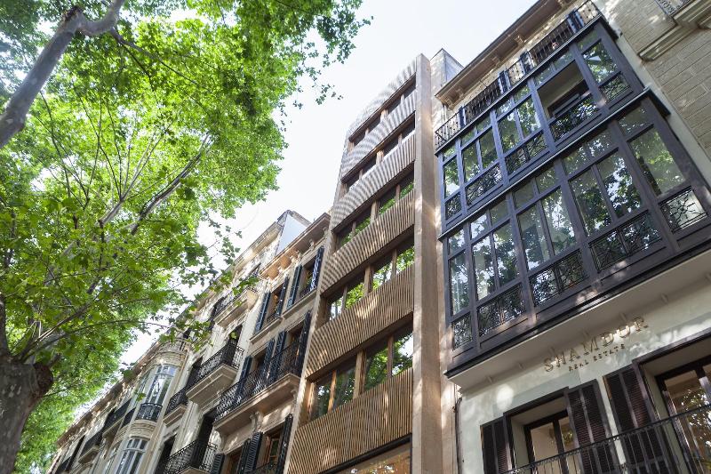 هتل Nivia Born Boutique