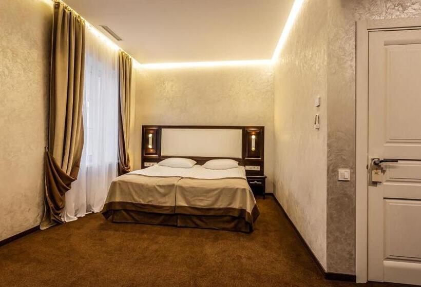 هتل Optima Collection Khmelnytskyi