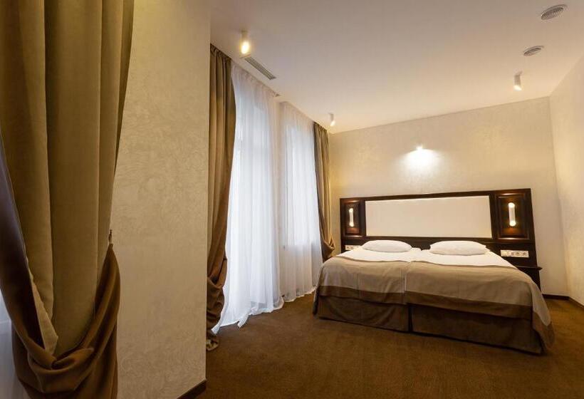 هتل Optima Collection Khmelnytskyi