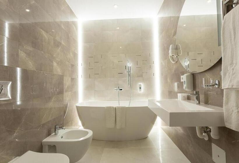 هتل Optima Collection Khmelnytskyi