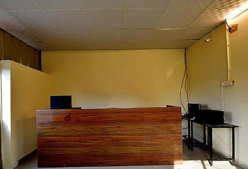 فندق Oyo 77158  Swastik Palace