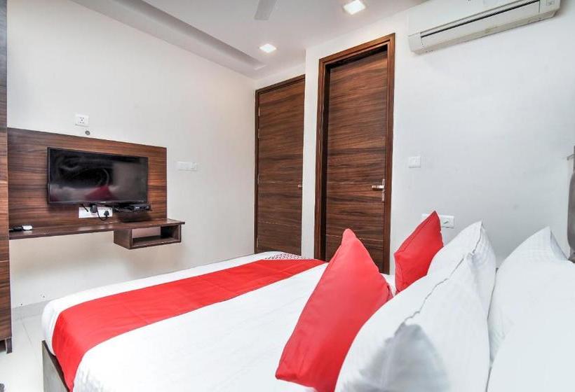 فندق Oyo 77158  Swastik Palace