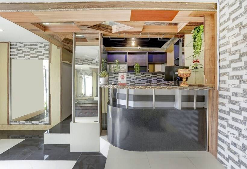 فندق Oyo 90131 Vin Stay Cokro