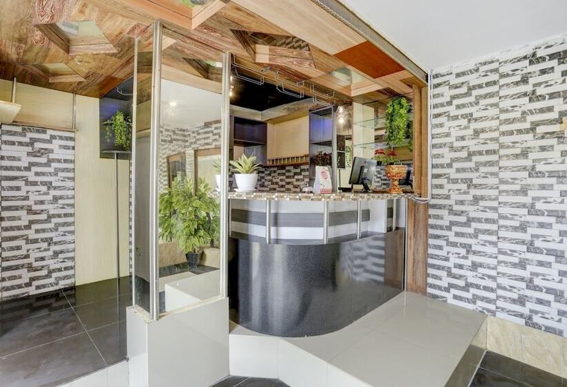 فندق Oyo 90131 Vin Stay Cokro