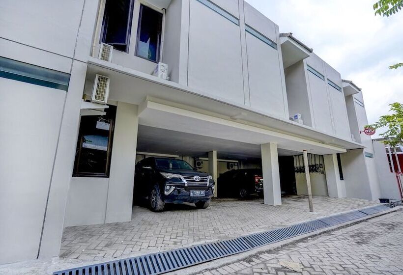 בית מלון כפרי Reddoorz Syariah Near Bypass Krian