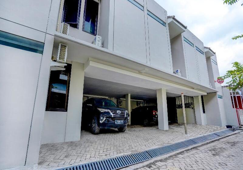 בית מלון כפרי Reddoorz Syariah Near Bypass Krian