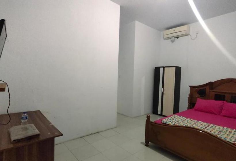 Отель Oyo 90157 Griya Andon Syariah