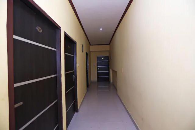 בית מלון כפרי Oyo Vad180  Pashupati Regency