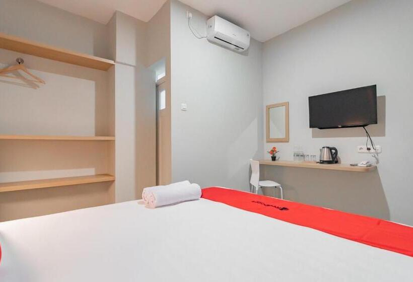 Отель Reddoorz Plus @ Karapitan Street