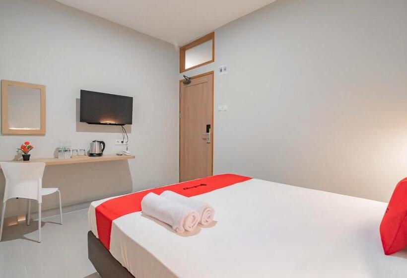 Отель Reddoorz Plus @ Karapitan Street