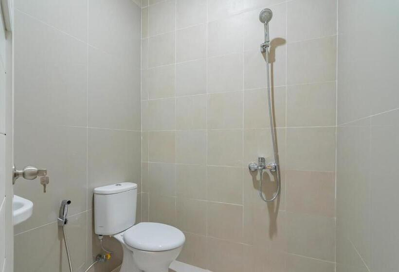 Отель Reddoorz Plus @ Karapitan Street