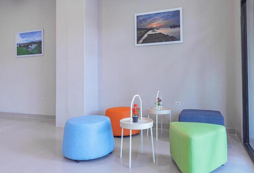 Отель Reddoorz Plus @ Karapitan Street