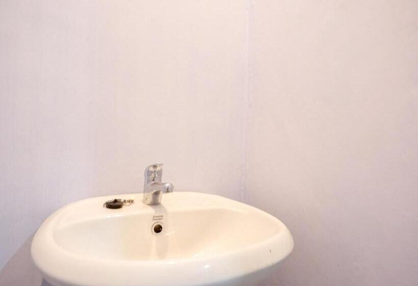 Отель Reddoorz Near Pasar Batang