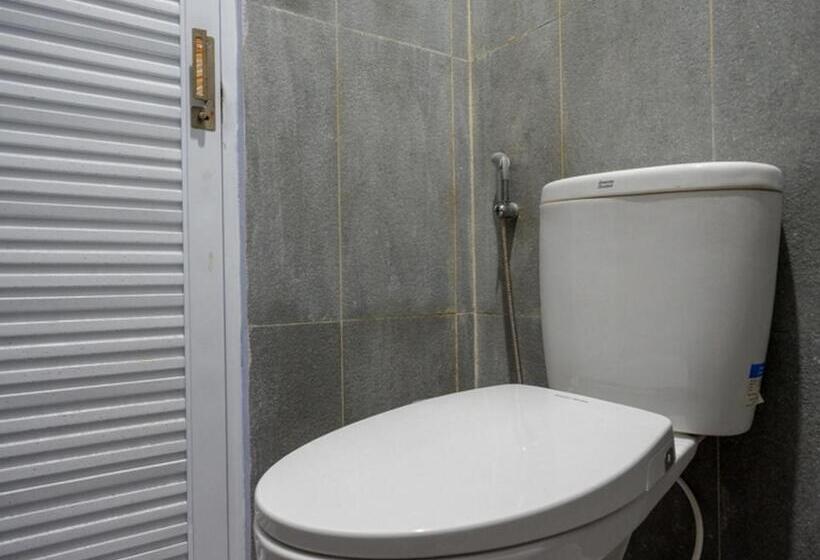 Отель Reddoorz Near Pasar Batang