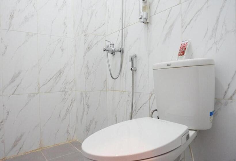 Отель Reddoorz Near Pasar Batang