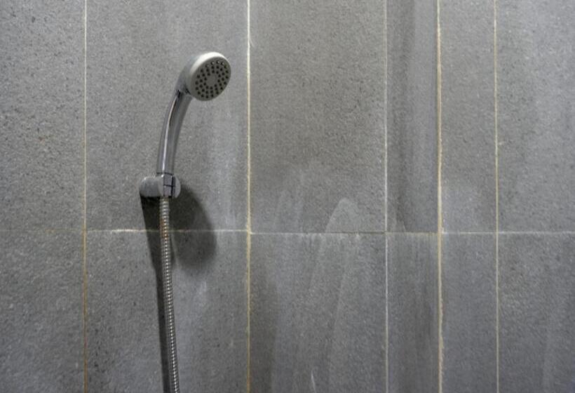 Отель Reddoorz Near Pasar Batang