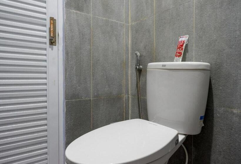 Отель Reddoorz Near Pasar Batang