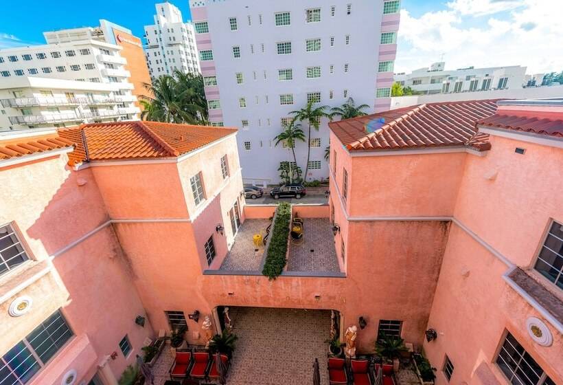 Отель Secret Garden Miami Beach