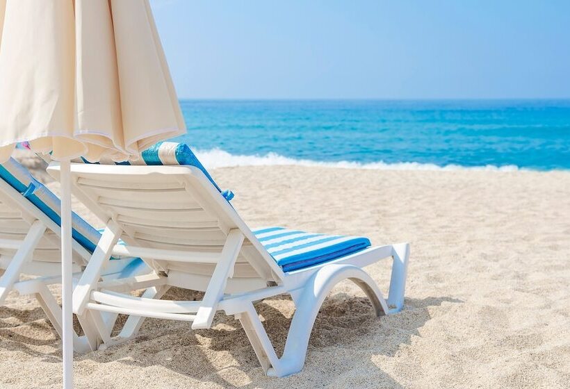 Отель Secret Garden Miami Beach