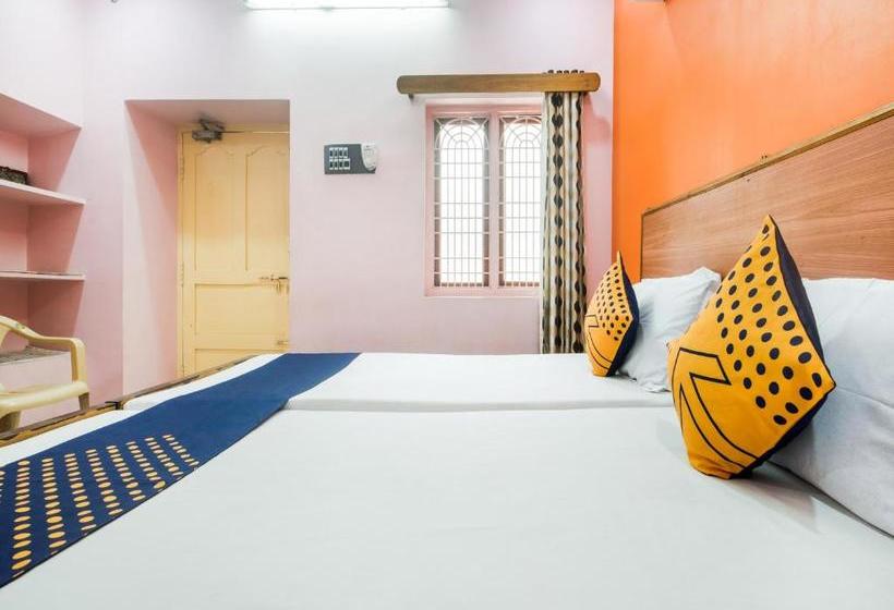 호텔 Spot On 75742 Sri Devi Lodge