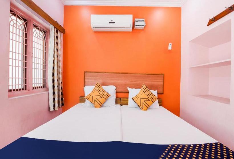 호텔 Spot On 75742 Sri Devi Lodge